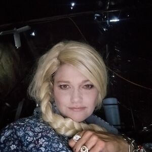 Meet your Posher, Eve